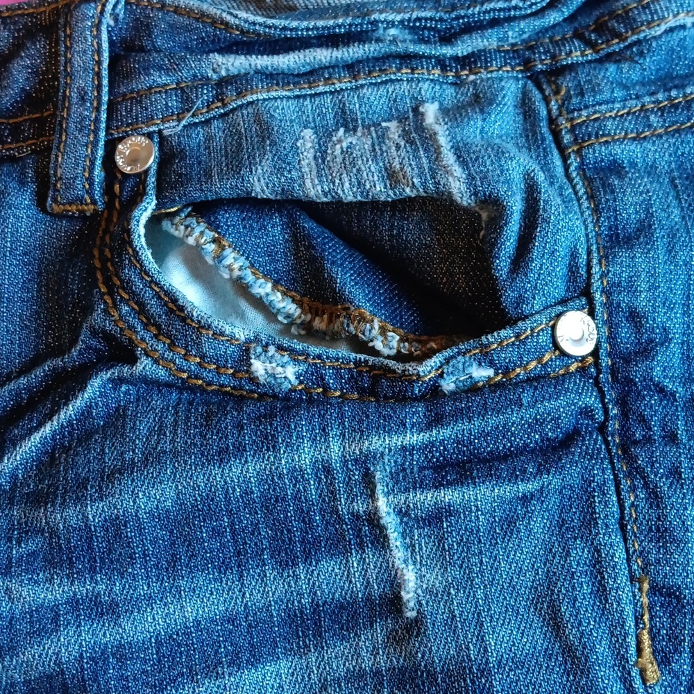 Capris - Picture 4 of 7